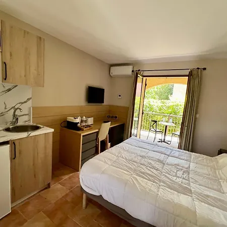 Confortable Avec Piscine Sisco