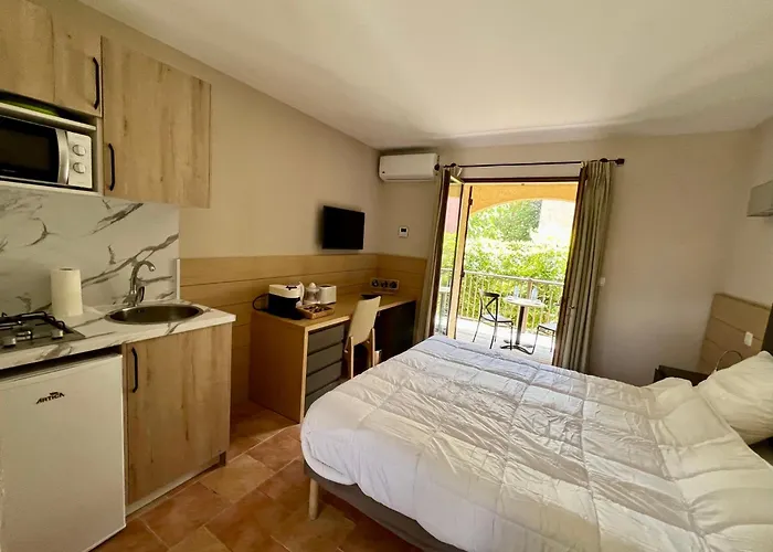 Confortable Avec Piscine Sisco